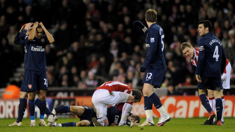 2008, февруари
Едуардо претърпя зверска контузия, след като Мартин Тейлър счупи крака му. Бирмингам и Арсенал завършиха 2:2, а мачът бе помрачен от сериозната травма. Едуардо бе 10 месеца извън терените и никога не успя да си върне формата, която демонстрираше преди това.