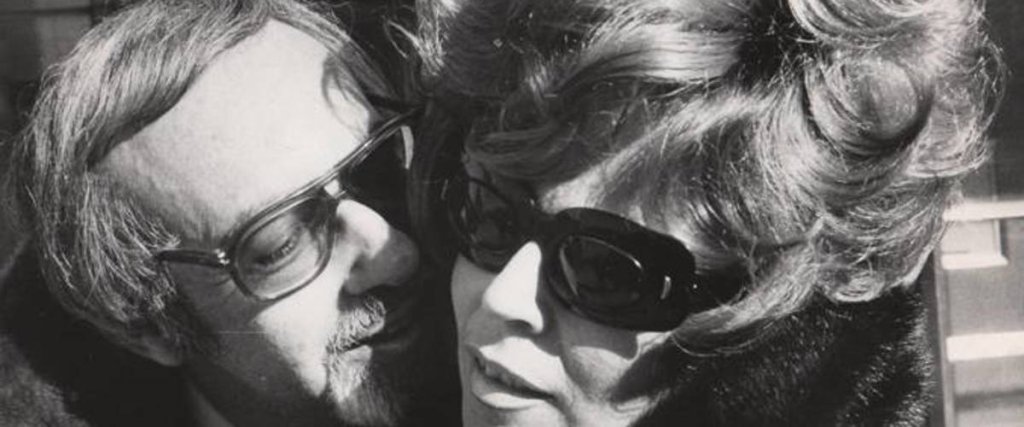 Crazy Love 
Любовта ни кара да вършим невъобразими глупости. Случаят на Бил Пъгач и Линда Рис е доказателство за това. Двамата се срещат в младините си, когато жената е убийствено красива, и започват връзка. После тя разбира, че той е женен и има дет