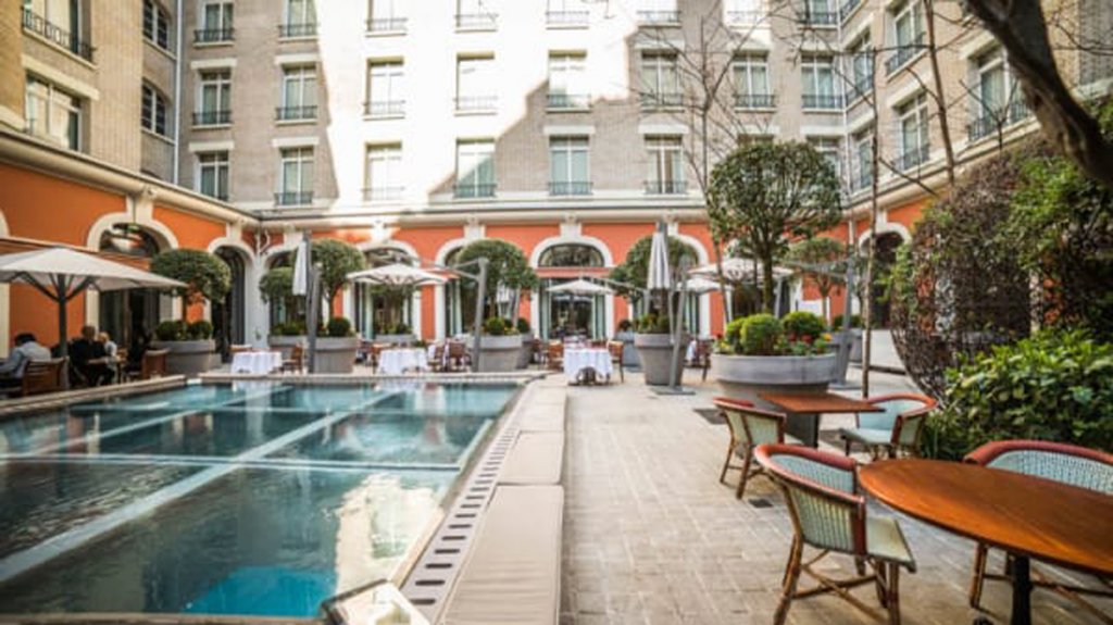 Хотелът струва на Меси по 20 хил. евро на вечер, но сигурността в него е под всякаква критика