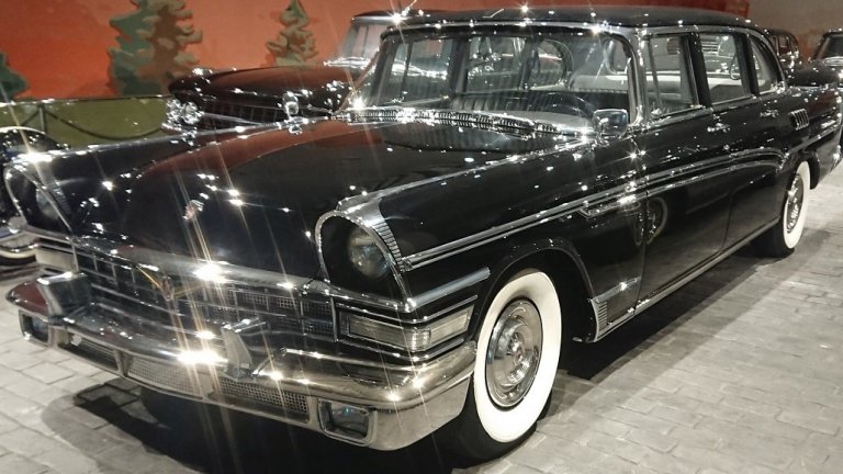 ЗИЛ-111 е привилегия за политическия елит на СССР и то само за най-висшия му клир