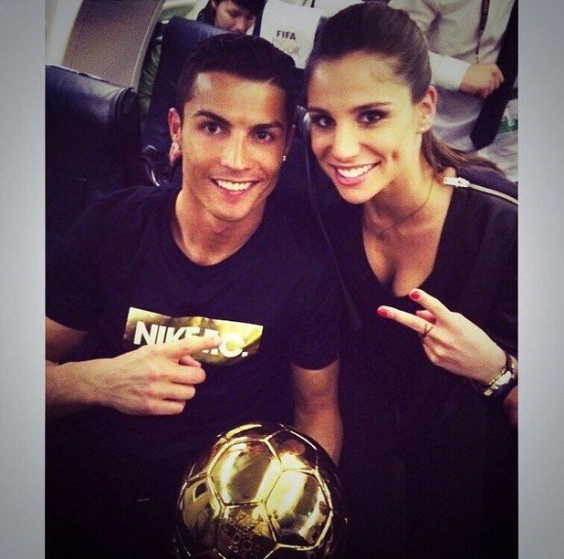 Кристиано и Лусиа на връщане от награждаването на португалеца със "Златната топка".