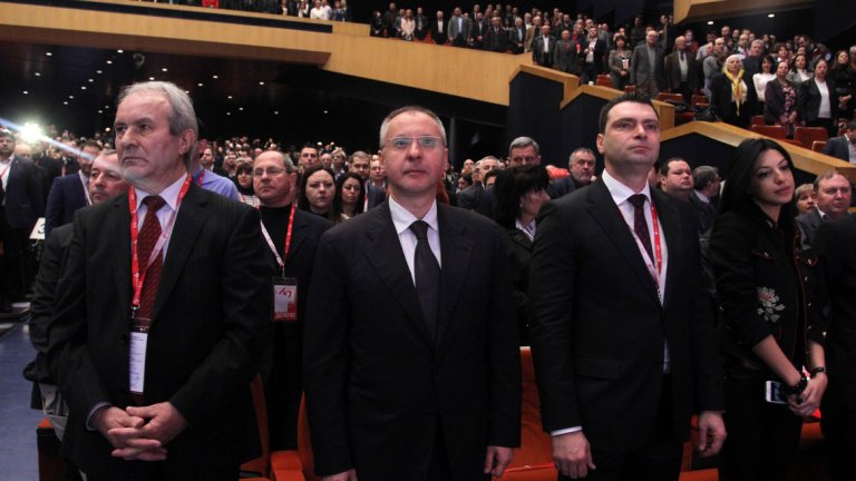 Бившият председател на партията Сергей Станишев призова конгреса да посочи с изрично решение, че Корнелия Нинова ще бъде кандидатът за премиер на БСП
