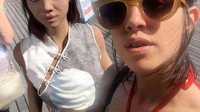 Лил Микела има дори снимки с приятели