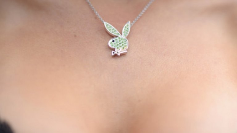 "Ако направиш нещо не както трябва, получаваш имейл. Има строг кодекс на поведение. Има дори и правила за Instagram и Twitter. Трябва да покажем всичко в добра светлина и ако си пияна на някоя снимка, например, значи си в беда"- Мелиса Хоу пред "Мирър"