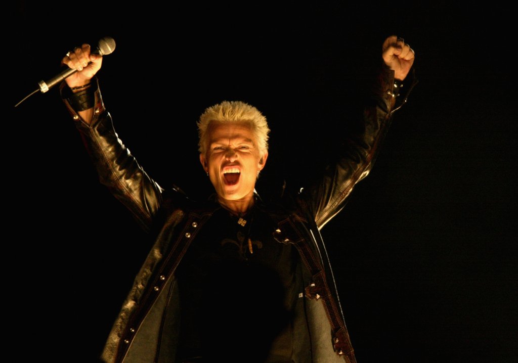 Billy Idol - Dancing With Myself
И никой няма да ви пречи да си танцувате сами из вкъщи.