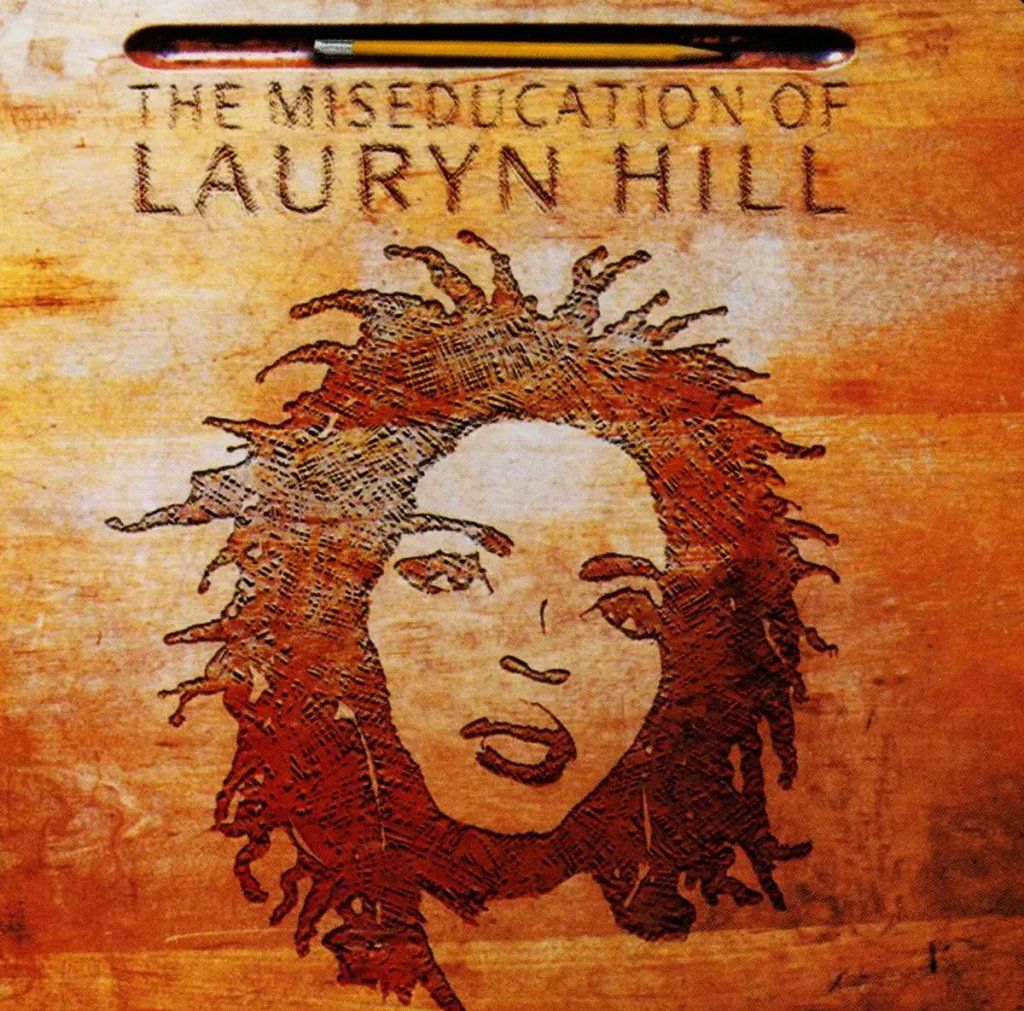 10. Lauryn Hill, 'The Miseducation of Lauryn Hill' (1998 г.)

Хил, една от лидерките на Fugees, има желание да изрази своята собствена музикална визия. Прави го с този албум, в който се опитва да съчетае реге, хип-хоп и класически соул. При това с един по-суров звук в ера, в която поп музиката е тръгнала към своето все по-компютъризирано бъдеще.