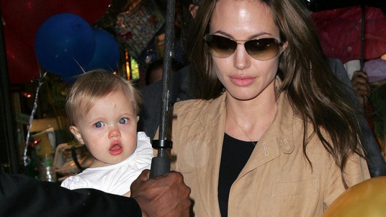 Малката Шило се ражда на 27 май 2006-а година. Детето прилича и на двамата си красиви родители. По-късно през годините става ясно, че малката се чувства като момче и родителите й започват да я толерират в това й усещане за полова идентичност.