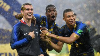 Франция ще носи изцяло сини екипи във финала срещу Аржентина.