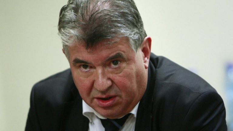 Илиев депозира оставката си на 19 юни без да посочва мотиви
