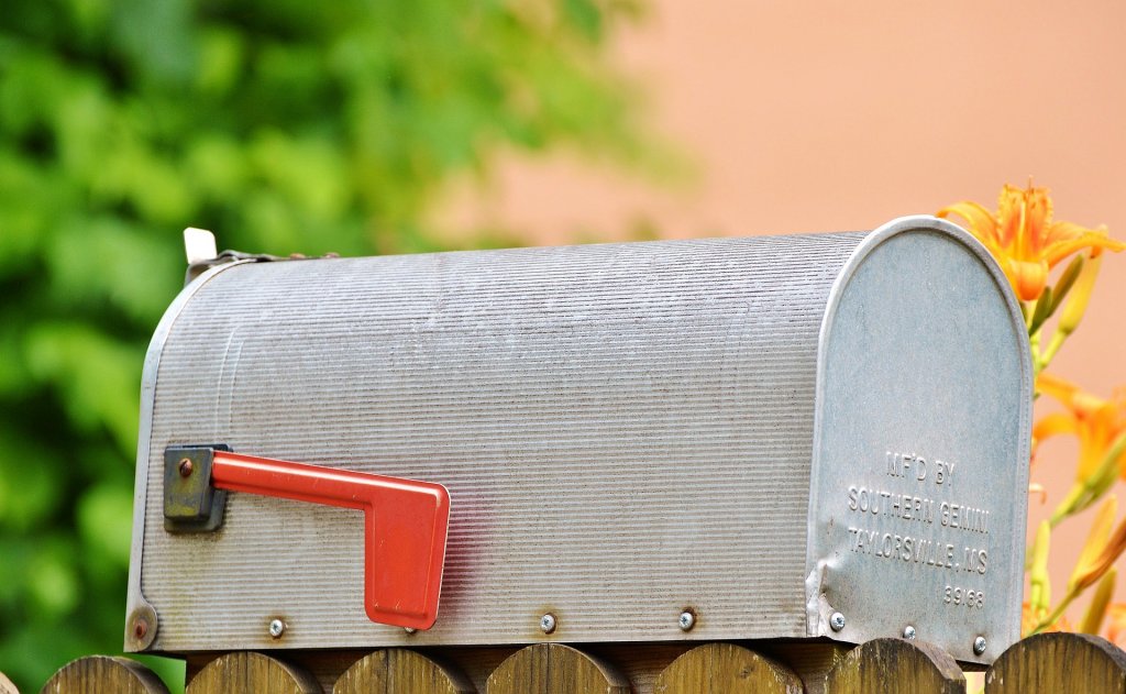 mailbox-2438215_1920