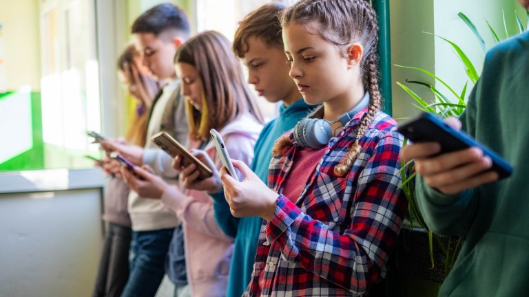 Португалия ограничава достъпа на деца до социалните медии и пристрастяващи игри