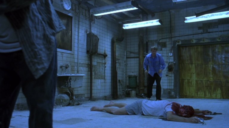 Трупът в стаята от първия филм Saw всъщност е убиецът Джигсоу. 