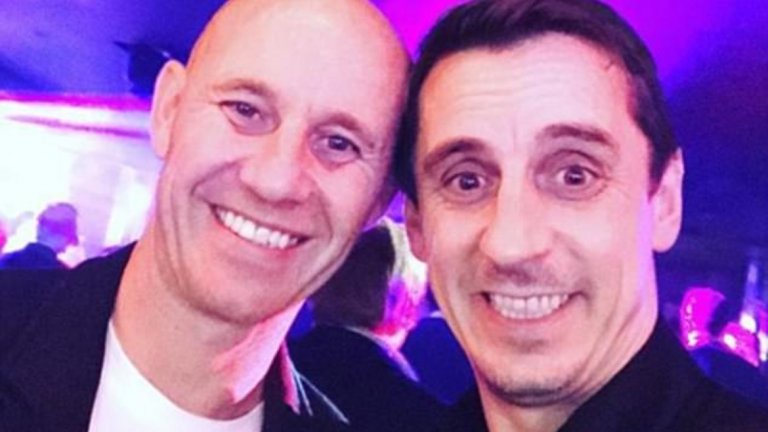 Клас`92 отпразнува развода на Гигс. Големият Невил прекали