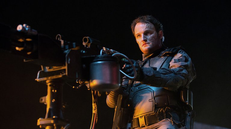 Разочароващ е и саундтракът.
Дрезгавият алтернативен рок с вокалите на емблеми като Джордж Торогууд, Аксел Роуз, Гевин Росдейл и Лейн Стейли е заменен от Inner Circle + досаден поп на финалните надписи