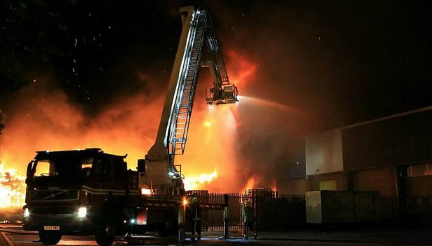 Китайски фенер предизвика огнен ад в Бирмингам