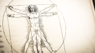 Известната скица е на Леонардо да Винчи и е нарисувана около 1490 г. в един от неговите дневници