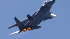 Американски изтребител се разби над Кувейт - приятелски огън или ирански удар