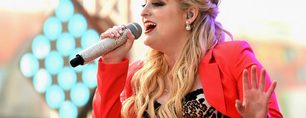 Меган Трейнър - All About That Bass
Тази песен е правена, за да я мразиш, но все пак да си я припяваш. Изключително набиващ се в главата припев и още по-експанзивен клип, за който след това трябва твърде много време, че да го забравиш.