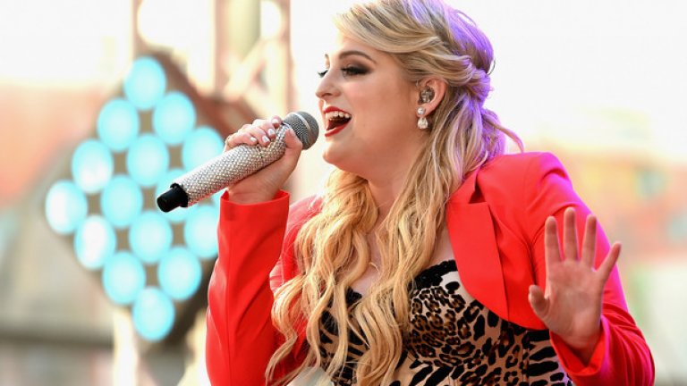 Меган Трейнър - All About That Bass
Тази песен е правена, за да я мразиш, но все пак да си я припяваш. Изключително набиващ се в главата припев и още по-експанзивен клип, за който след това трябва твърде много време, че да го забравиш.