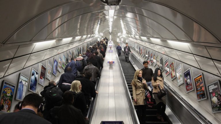 "Стойте отдясно" вече не е на мода в лондонското метро