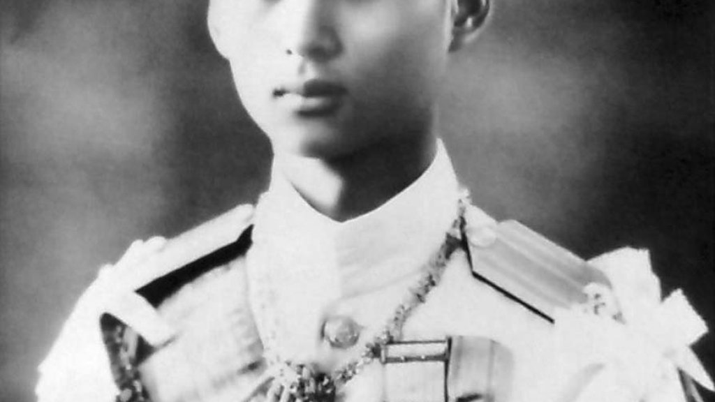 King_Ananda_Mahidol_portrait_photograph