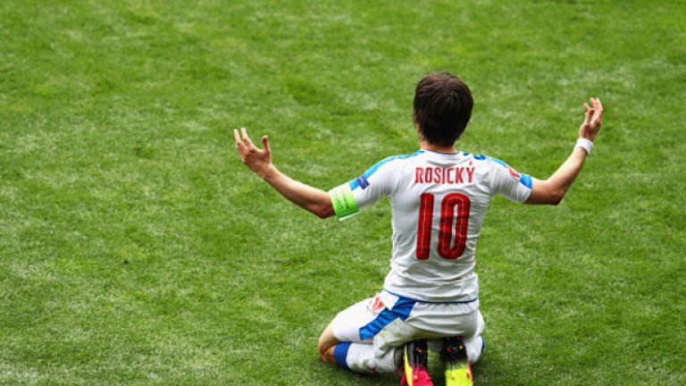 Томаш Росицки, 105 мача за Чехия
Всичко за него приключи при равенството 2:2 с Хърватия.