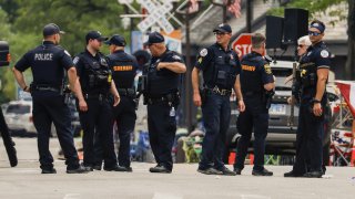 При нападението бяха убити шестима души