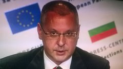 Настоящият евродепутат защитава Орешарски и БСП и се учудва, че за 8 милиарда заем няма протести