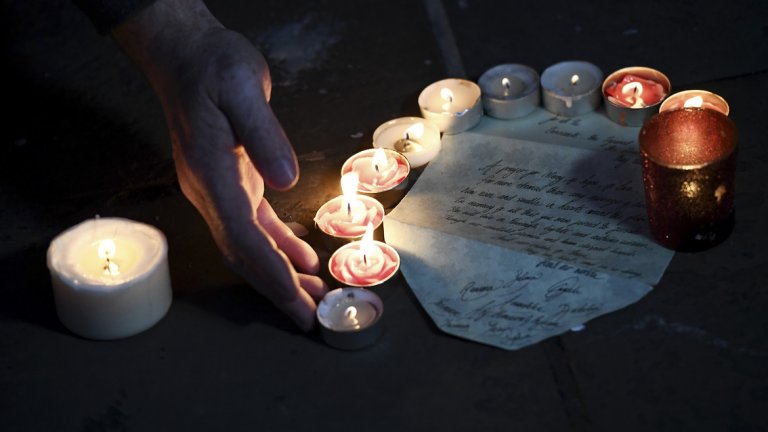 Стотици почетоха с бдение паметта на жертвите от Лондон