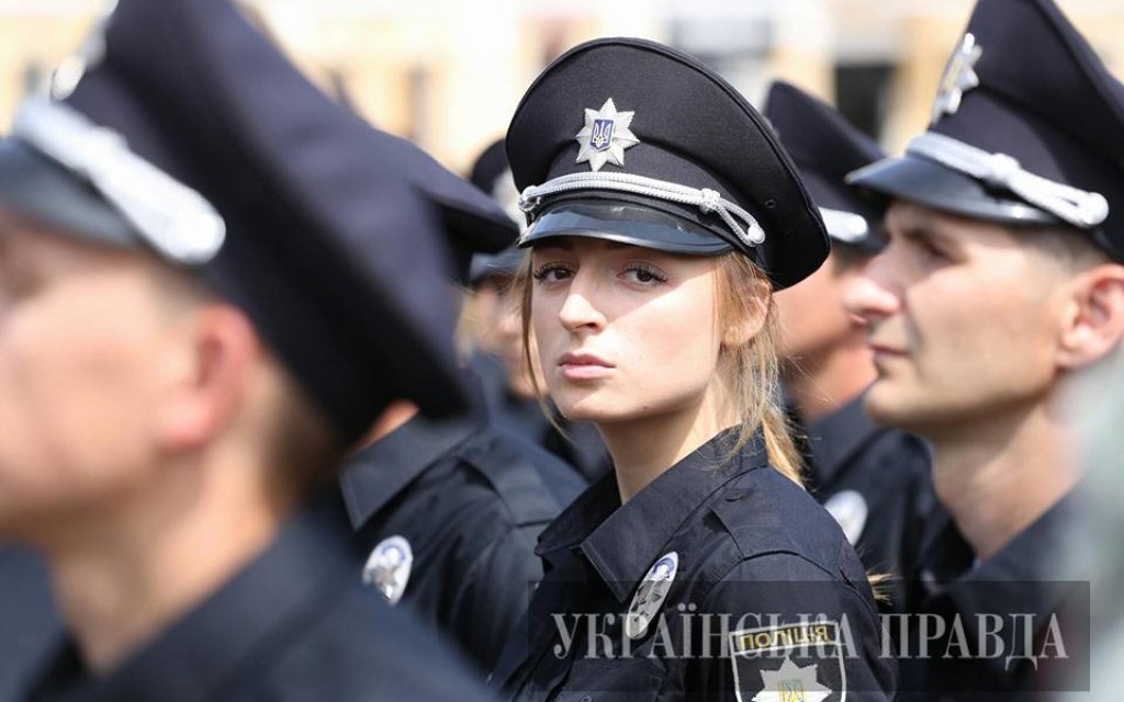 Украинската полиция  с новите си униформи