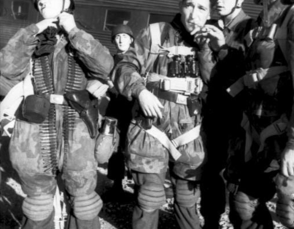 Kreta, Fallschirmjäger vor Start mit Ju 52