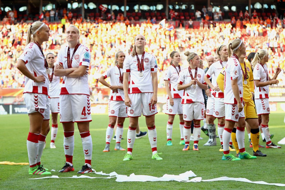Дания загуби финала, сле дкато поведе от дузпа още в 6-ата минута, а преди това отстрани фаворита Германия. Холандия обаче на два пъти нанесе поражение на Дания в тазгодишния турнир, след като двата тима игрха заедно и в групите (0:1).