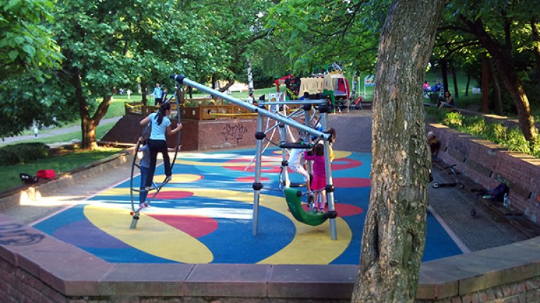 Дете пострада при удар с метален прът в детска градина