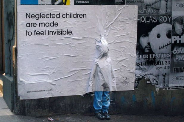 Пренебрегваните деца се чувстват невидими. Кампания за спиране на насилието над деца, Мелбърн. 