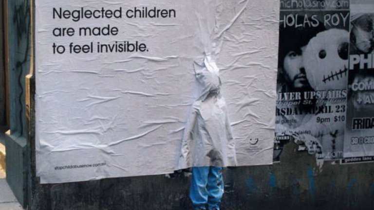 Пренебрегваните деца се чувстват невидими. Кампания за спиране на насилието над деца, Мелбърн.
