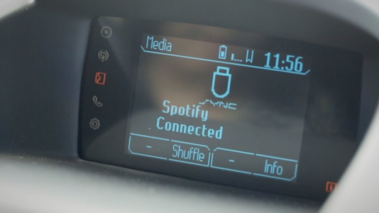 В началото на годината Ford дадоха достъп на технологията си Sync AppLink до над 3.4 млн. вече продадени автомобила. Това позволи на собственици на Fiestа, произведена през 2011 година, да си свържат своя iPhone или Android, току що излезли в продажба, с автомобила и да използват редица приложения, като Spotify да кажем, през самата кола. 