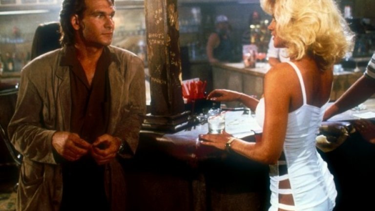 "Крайпътна къща" 
 Брадварски шедьовър от 80-те години, носещ всички белези на това десетилетие върху грубоватата си кинематографична тъкан.  "Крайпътна къща" е чисто, неопетнено от глупости като смислен сценарий, добра игра и адекватна режисура удоволствие. Визуален везувий от ирационално насилие и голи женски гърди.