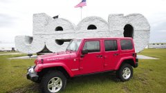Китайците имат интерес да купят гиганта, който произвежда Jeep, но дали имат пари?