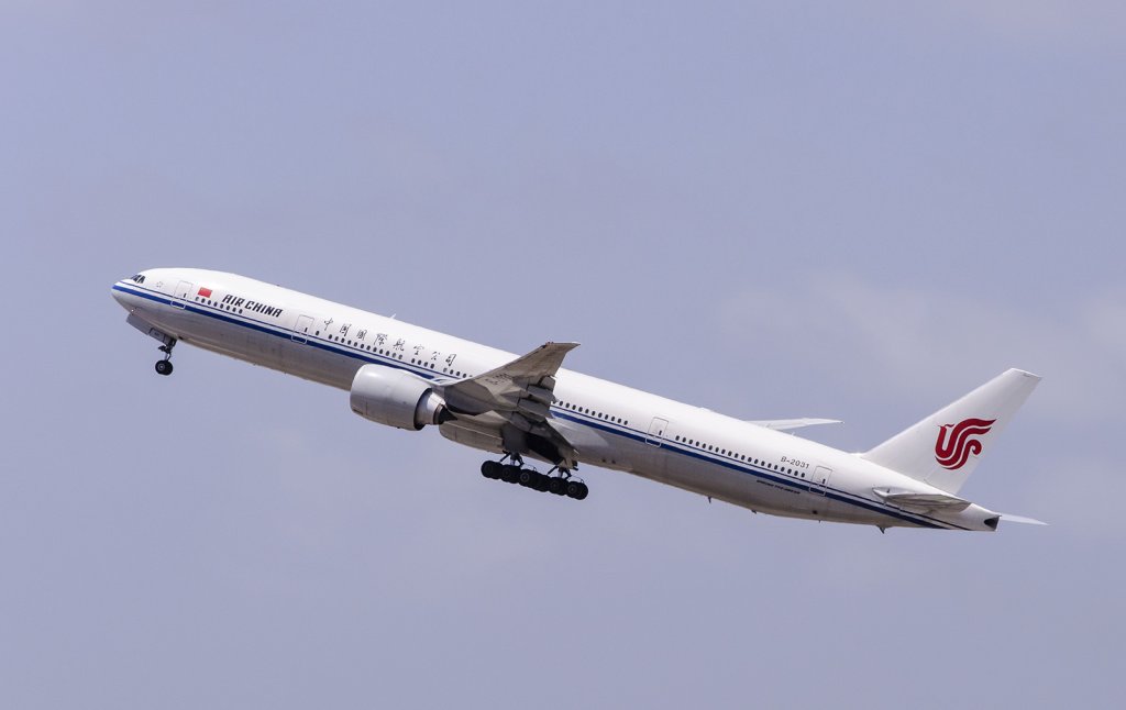 Air_China_Boeing_777-300ER_(B-2031)_No._2
