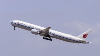 Air_China_Boeing_777-300ER_(B-2031)_No._2