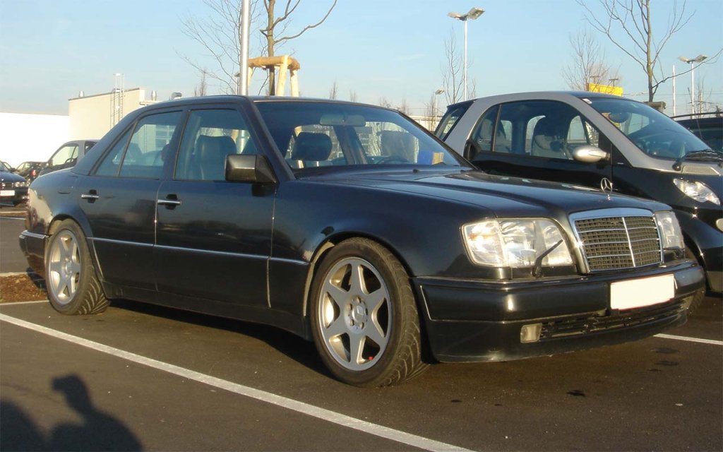 Mercedes_W124_E-Class