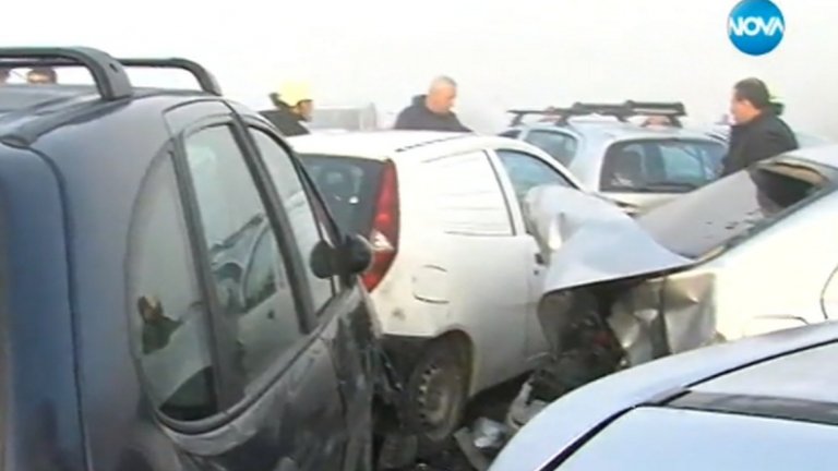 Над 20 автомобила са се сблъскали между Сандански и Дамяница