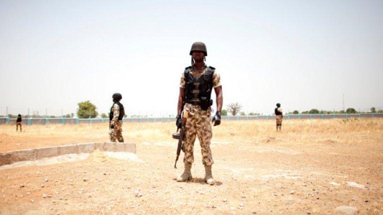 Предполага се, че самоубийственият атентат е свързан с нигерийската военизирана групировка Боко Харам. Нигерия организира армия от 8700 военни от региона, за борба с групировката. В армията участват и съседни страни, включително Камерун. Въоръжението идва от САЩ