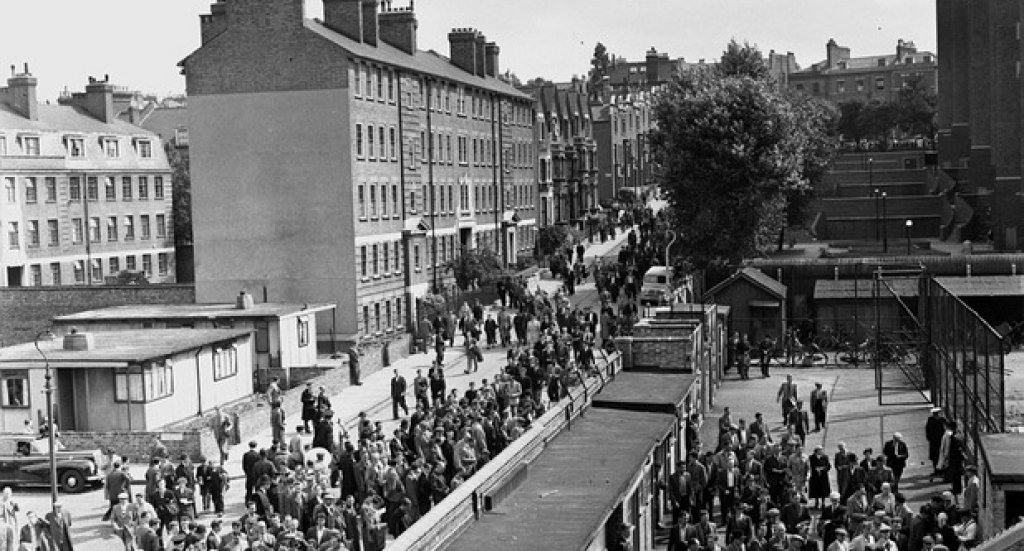 
Началото на сезон 1956/57, когато Арсенал приема Кардиф пред 51 хил. зрители.