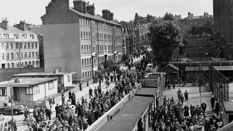 
Началото на сезон 1956/57, когато Арсенал приема Кардиф пред 51 хил. зрители.