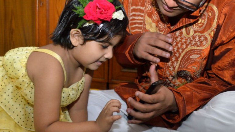 Умните телефони - врата към Мрежата в Индия и Китай