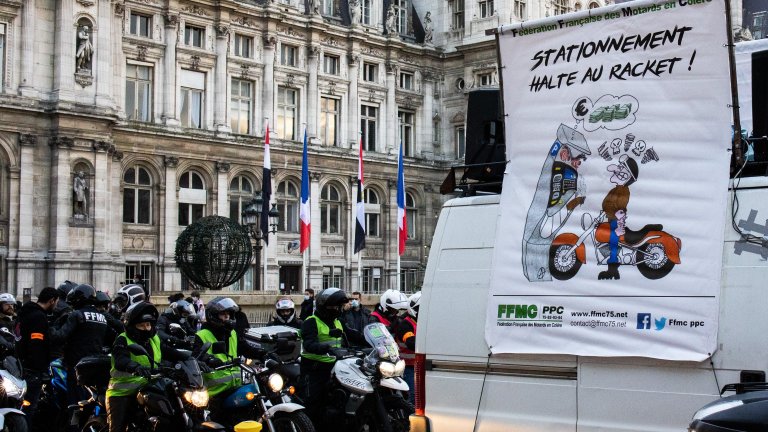 Някога считани за значително по-екологичен и удобен вариант от автомобилите, днес моторите също са на път да изчезнат от градовете