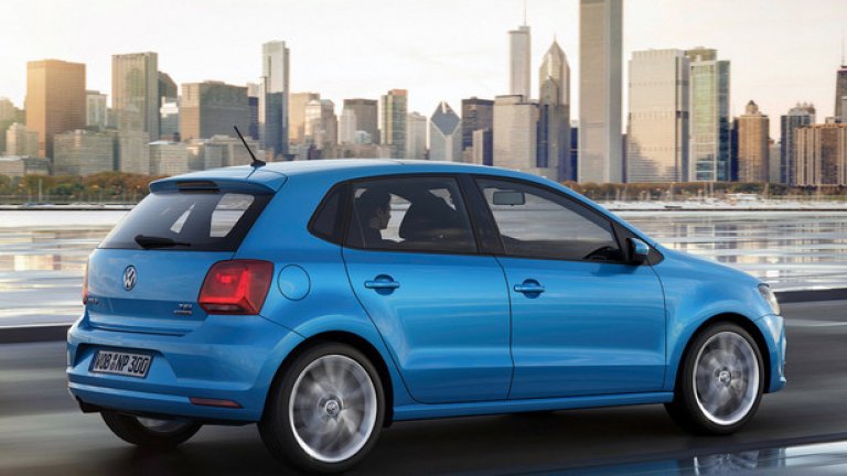 VW Polo се произвежда от 1975 години и дълги години се предлагаше само с три врати. При третото поколение гамата беше допълнена с хеч версия с пет врати, комби и седан.