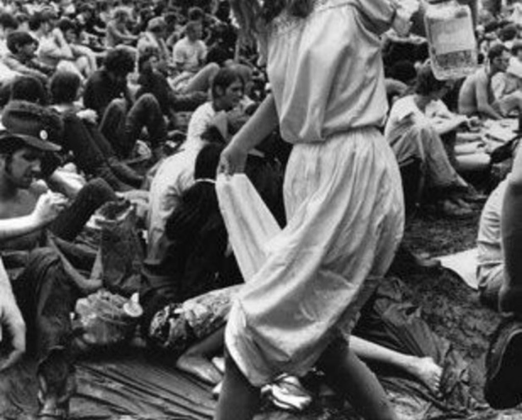 През август 1969-та вали продължително и напоително, но никой не се оплаква от калта