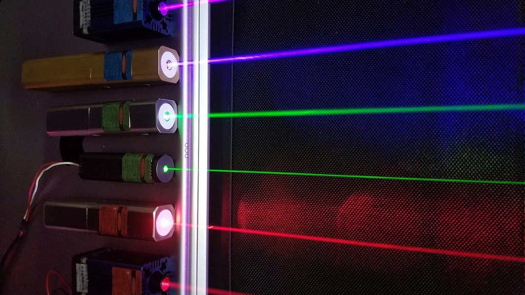 1280px-Lasers